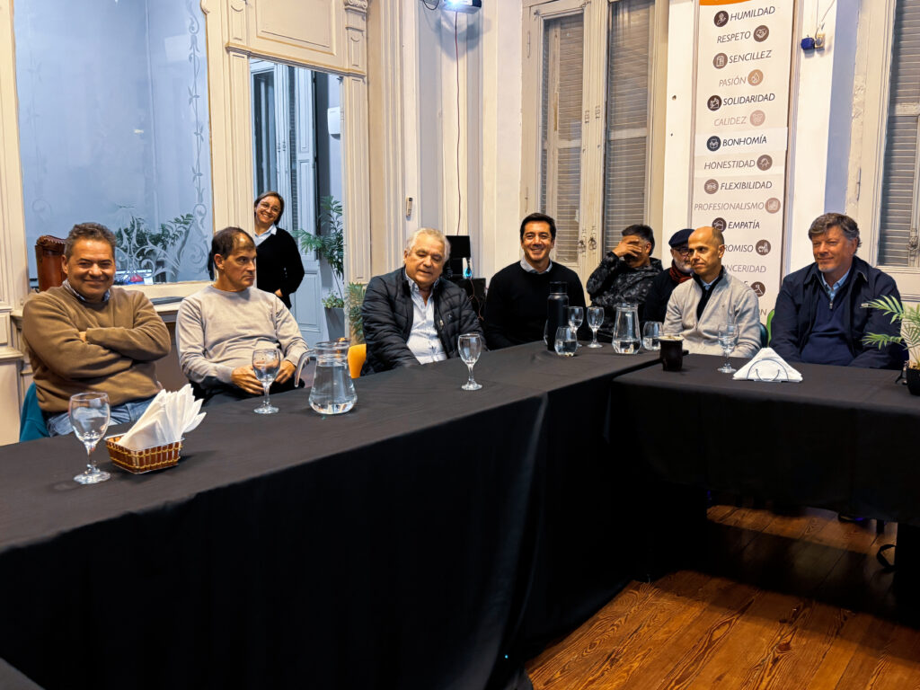 Primera imagen detalle de los asistentes del Polo Tecnológico del Paraná.